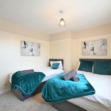 Sleek And Stylish 3 Bed In Bolton - Garden - Parking Villa Buitenkant foto