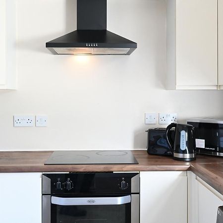 Sleek And Stylish 3 Bed In Bolton - Garden - Parking Villa Buitenkant foto