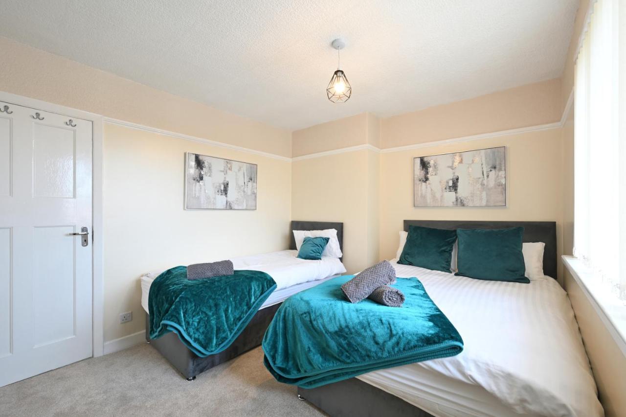 Sleek And Stylish 3 Bed In Bolton - Garden - Parking Villa Buitenkant foto