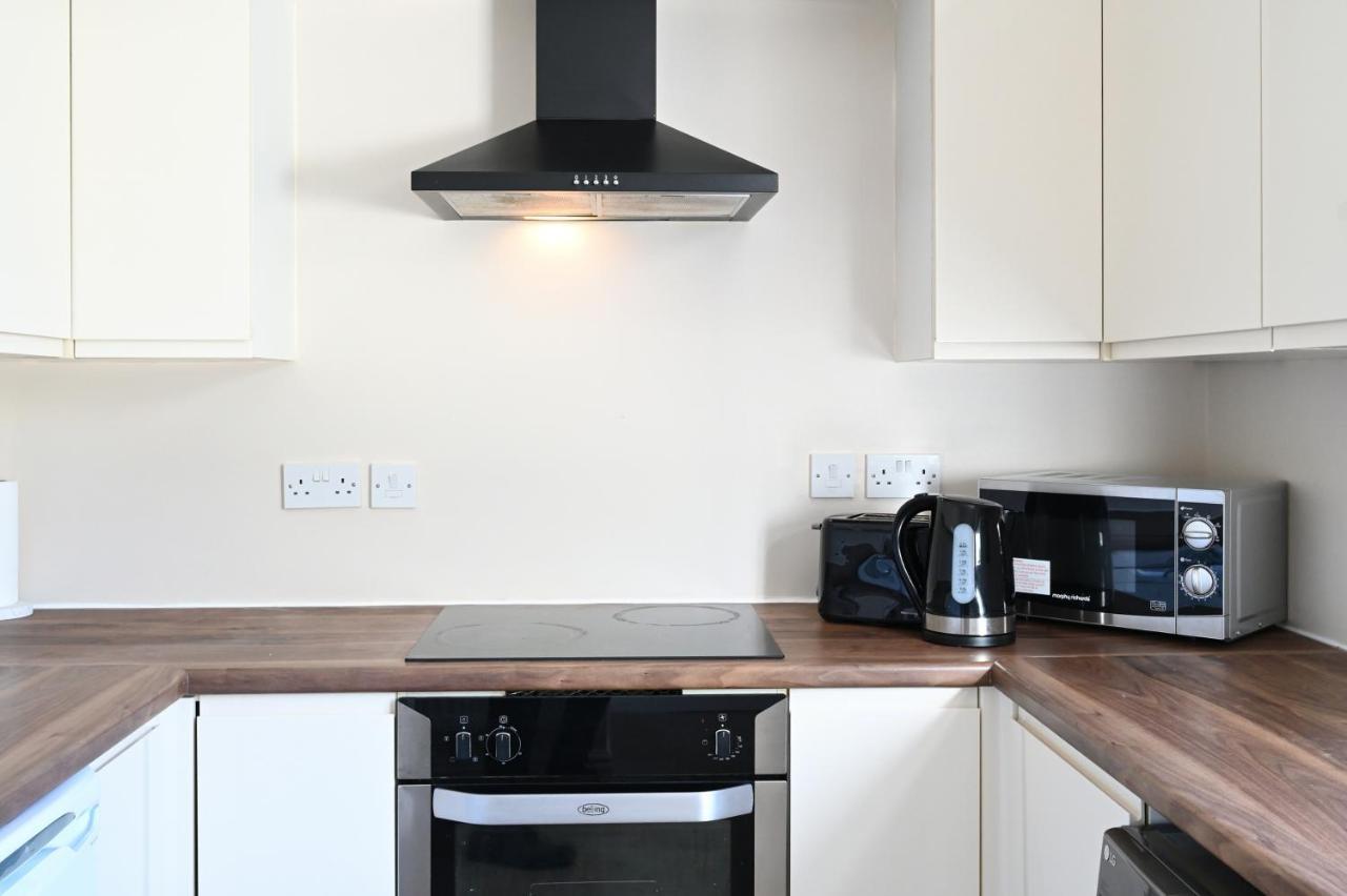 Sleek And Stylish 3 Bed In Bolton - Garden - Parking Villa Buitenkant foto