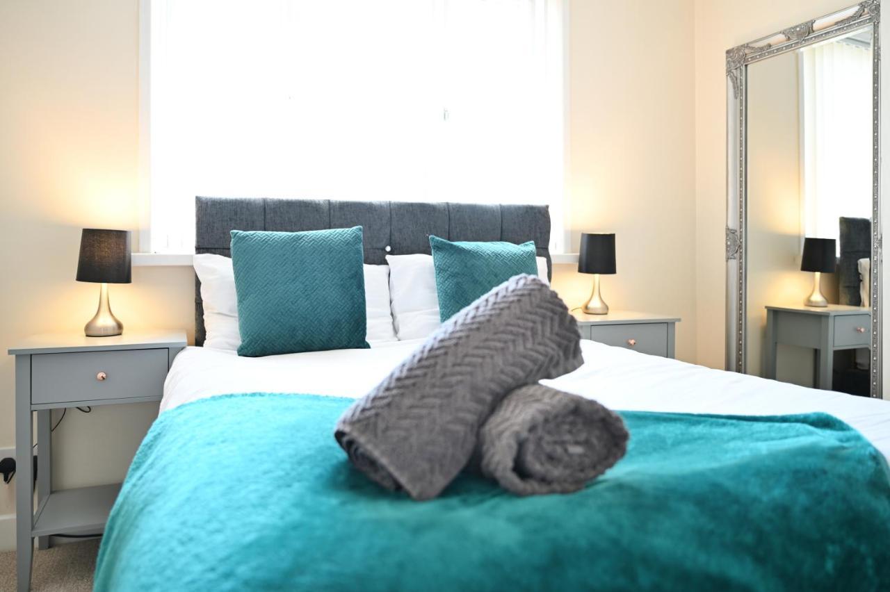 Sleek And Stylish 3 Bed In Bolton - Garden - Parking Villa Buitenkant foto
