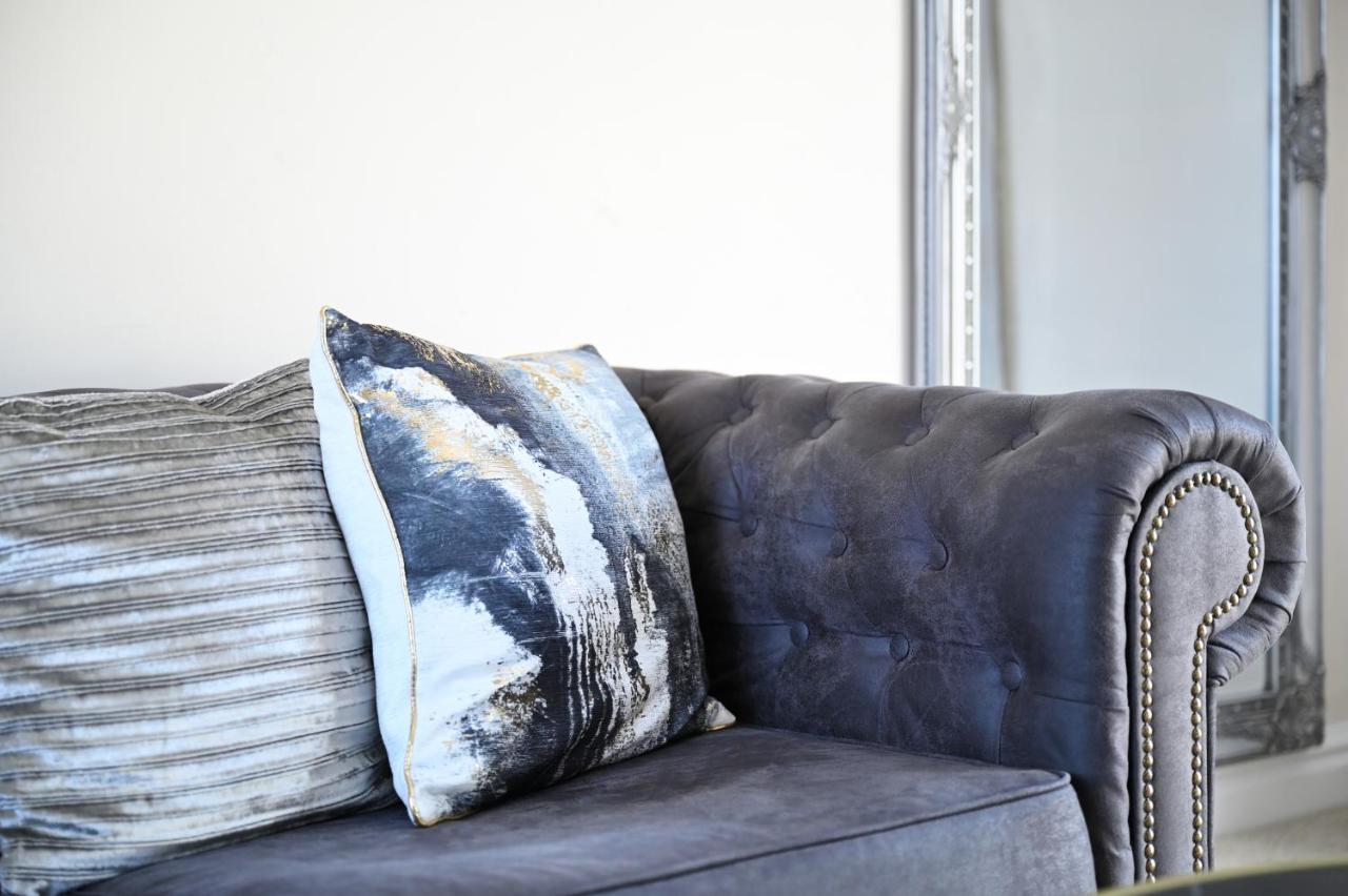 Sleek And Stylish 3 Bed In Bolton - Garden - Parking Villa Buitenkant foto