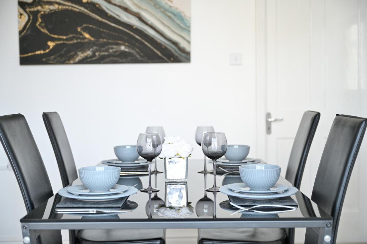 Sleek And Stylish 3 Bed In Bolton - Garden - Parking Villa Buitenkant foto