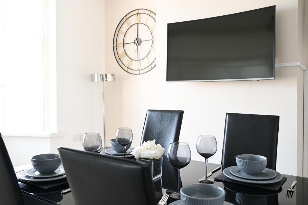 Sleek And Stylish 3 Bed In Bolton - Garden - Parking Villa Buitenkant foto