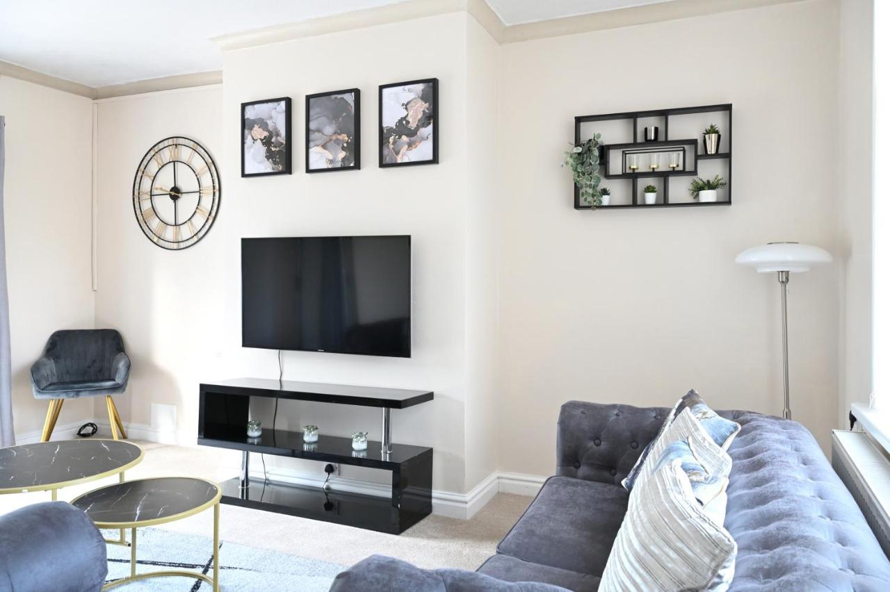 Sleek And Stylish 3 Bed In Bolton - Garden - Parking Villa Buitenkant foto