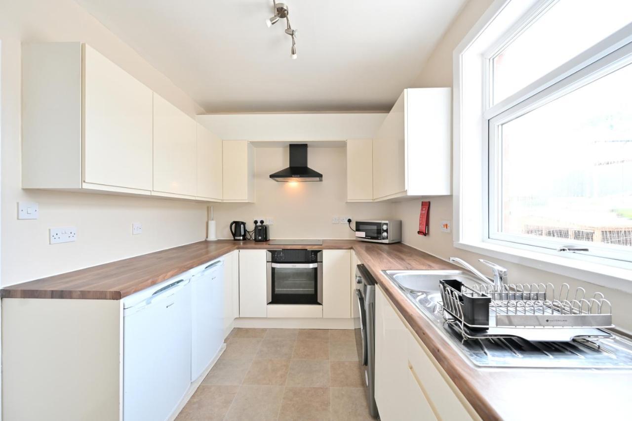 Sleek And Stylish 3 Bed In Bolton - Garden - Parking Villa Buitenkant foto