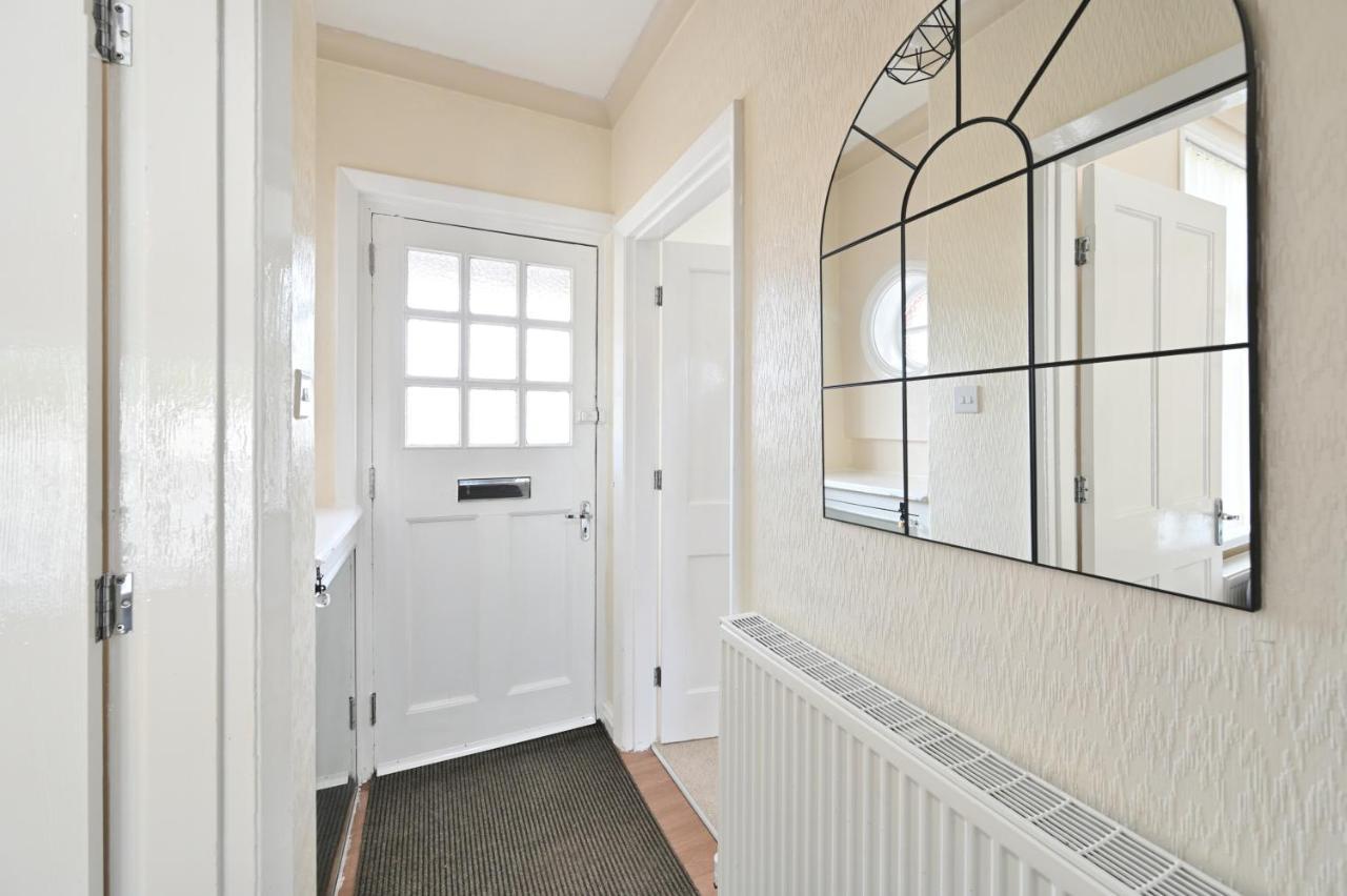 Sleek And Stylish 3 Bed In Bolton - Garden - Parking Villa Buitenkant foto